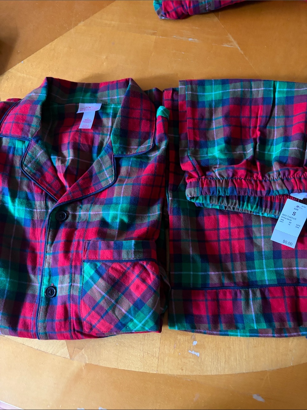 Men's Red & Green Plaid Flannel Pajama Set - Classic Two-Piece